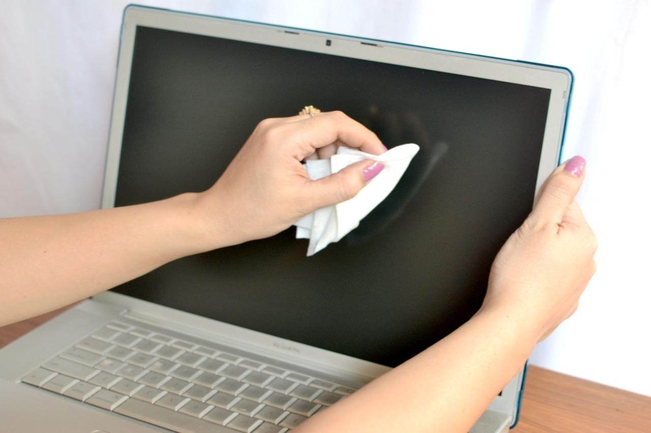 How To Clean Laptop Screen