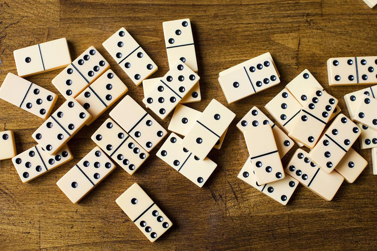 How To Play Dominoes