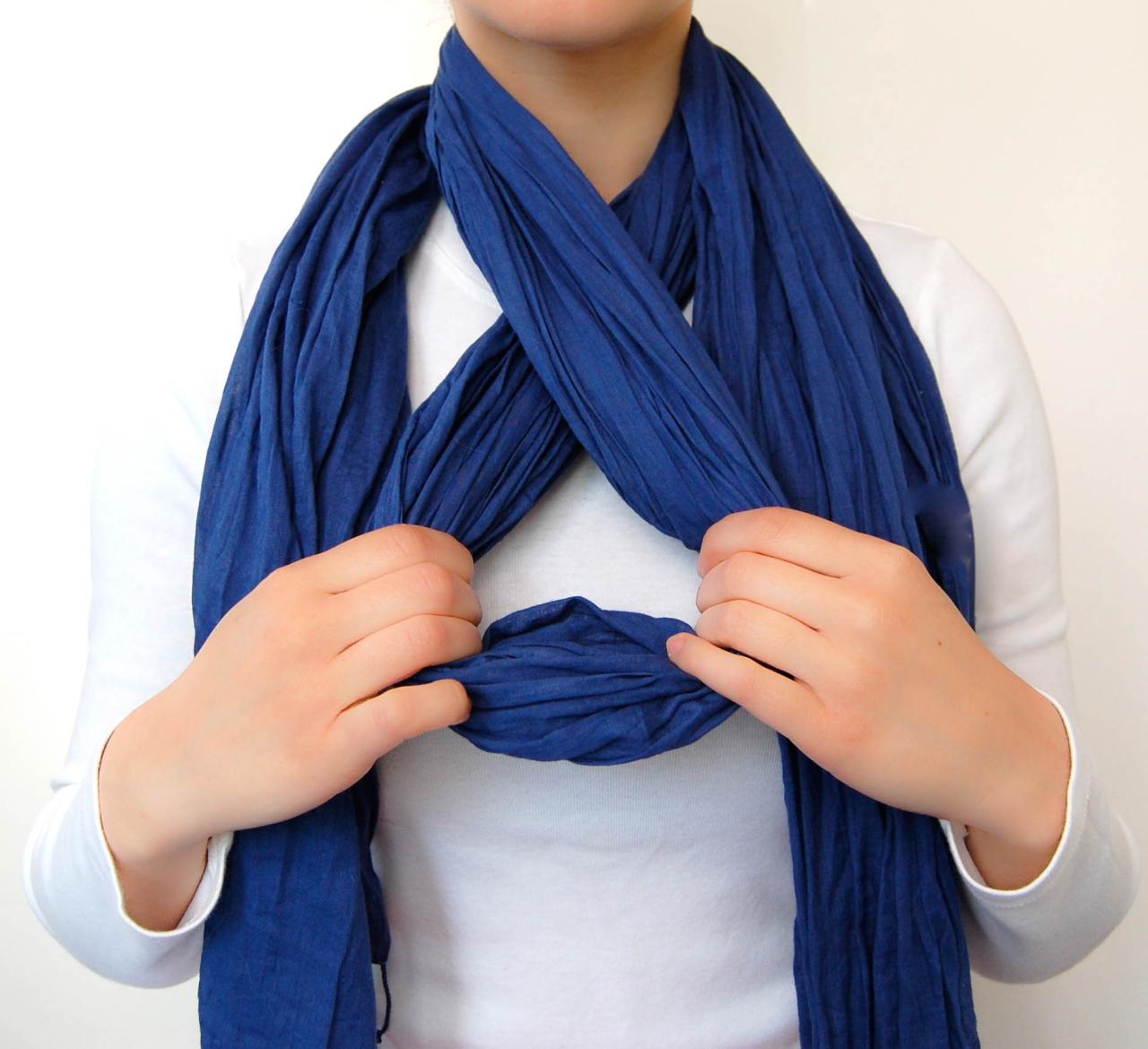 How To Tie A Scarf