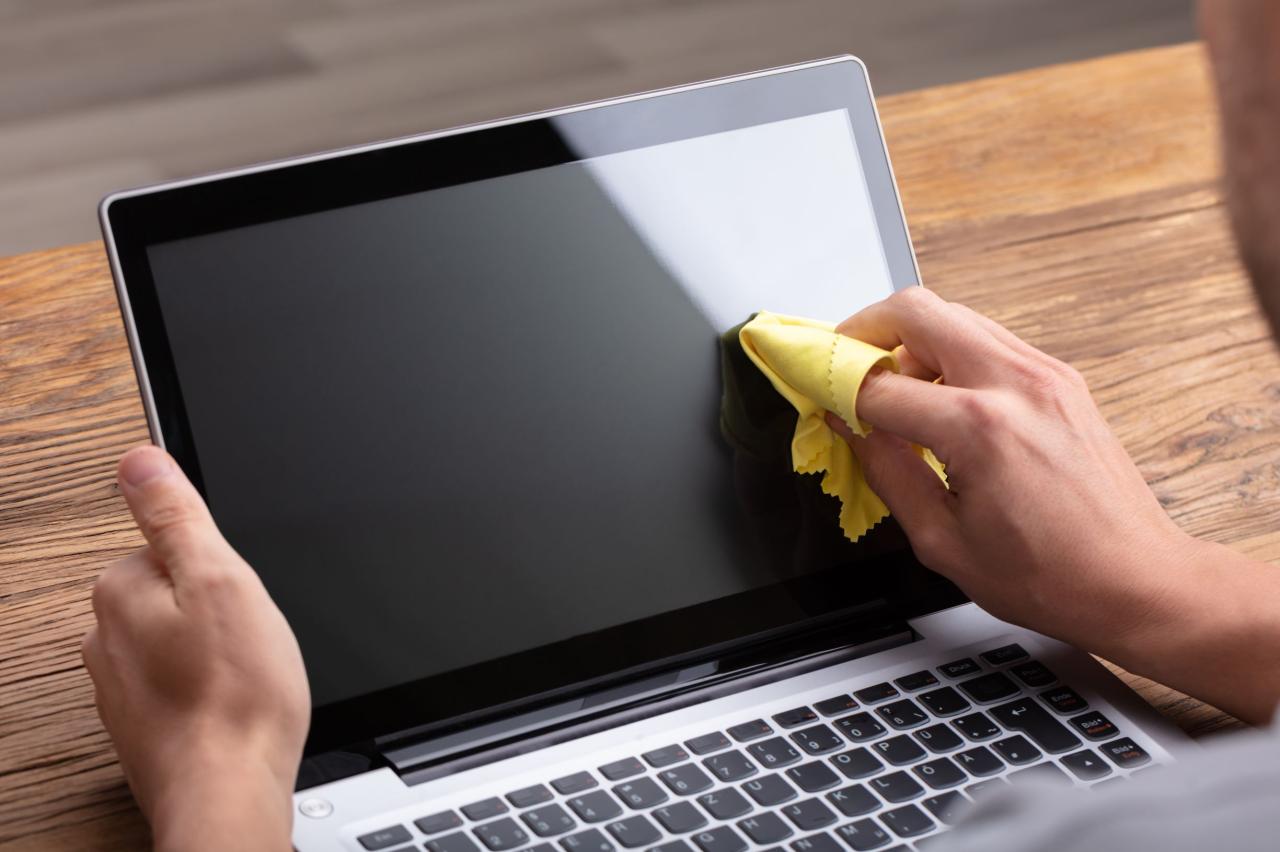 How To Clean Computer Screen