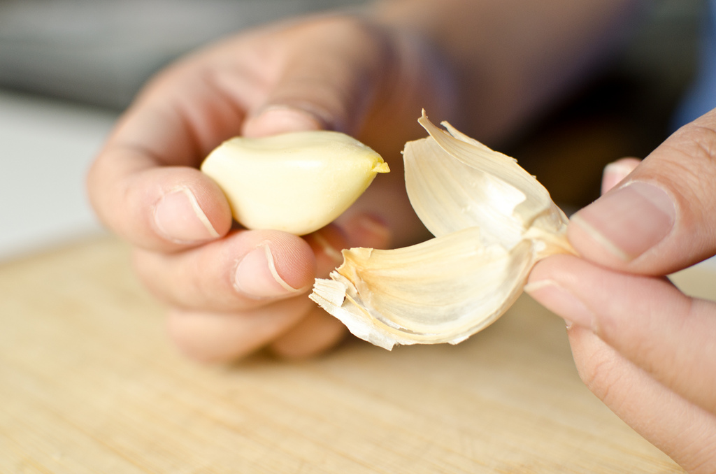 How To Peel Garlic